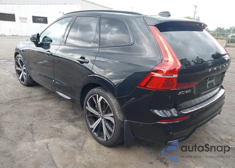 2023 Volvo Xc60 B6 Ultimate Dark Theme z USA, uszkodzony, nr VIN YV4062RXXP1310880